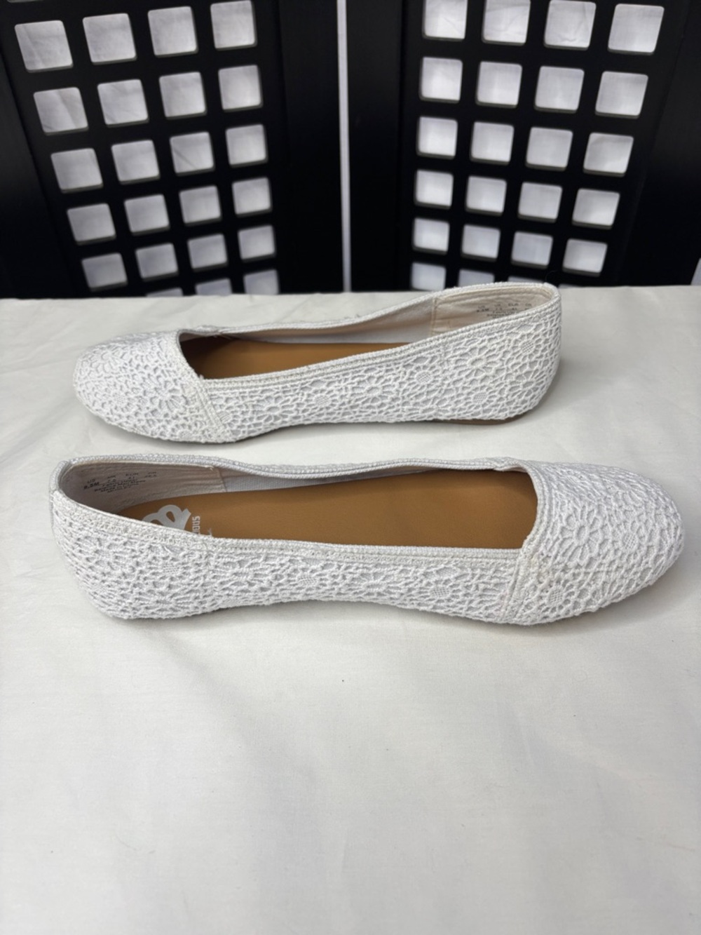 🤍 Fergalicious Crochet Ballet Flats Womens 9.5 White Slip On Casual 🤍 - Picture 5 of 10